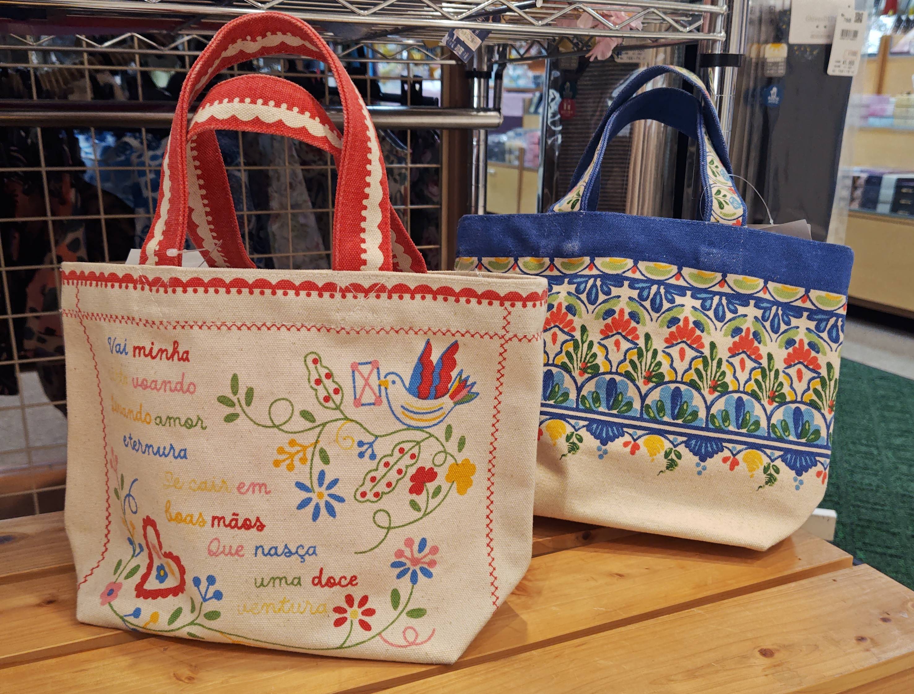 可愛い柄の小さめトートバッグ