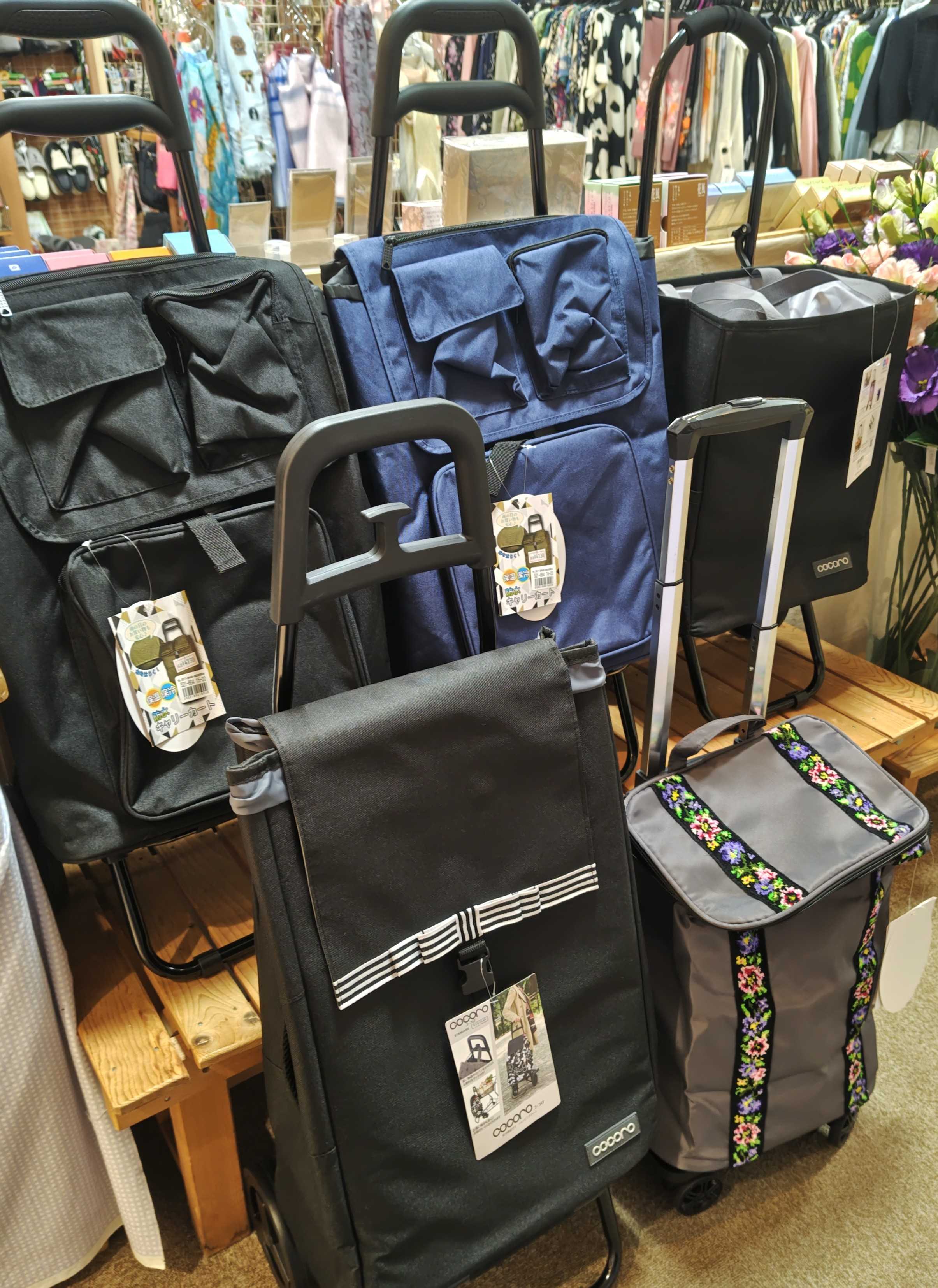 たくさん買い物した時にカートがあると便利です