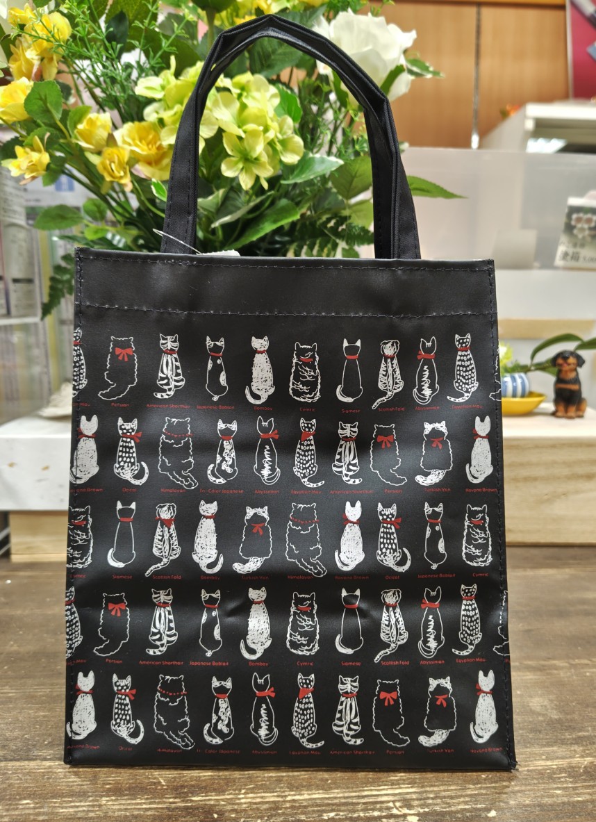 近所のお出かけや手土産を入れたり。便利に使える小さめバッグ