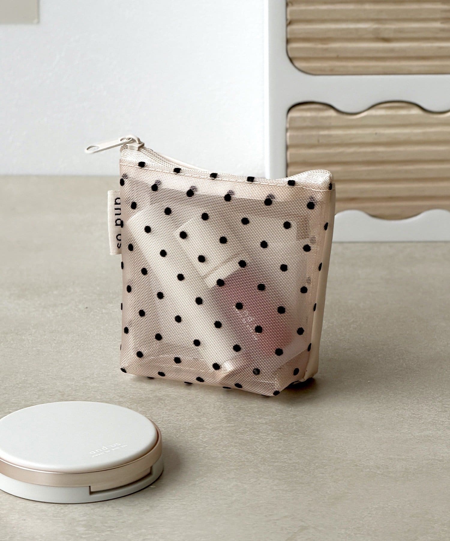 ドットメッシュコンパクトポーチ ￥330(税込)