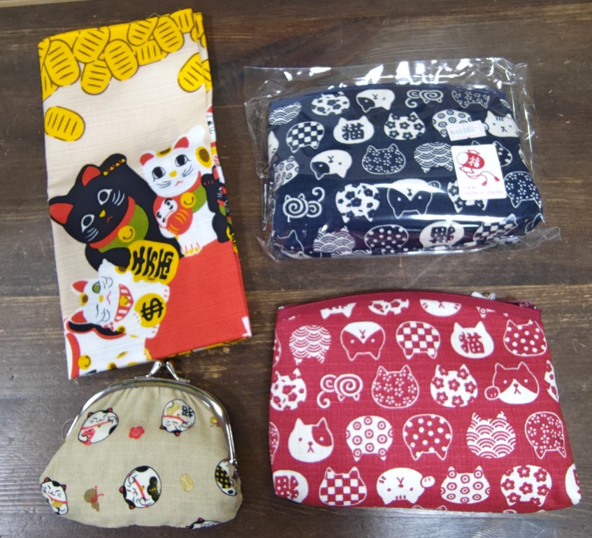 左上の大判ハンカチは招き猫と小判柄が縁起がよいです。