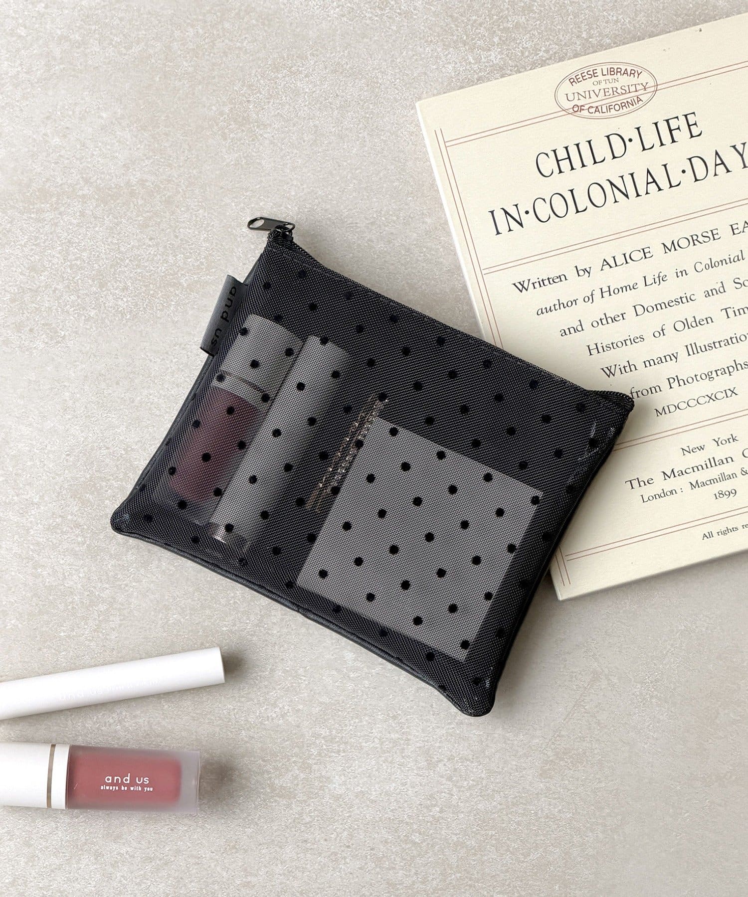 ドットメッシュフラットポーチ ￥330(税込)