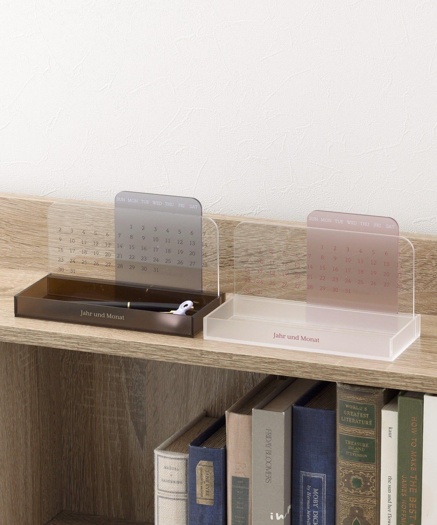 アクリル万年カレンダー ￥770(税込)